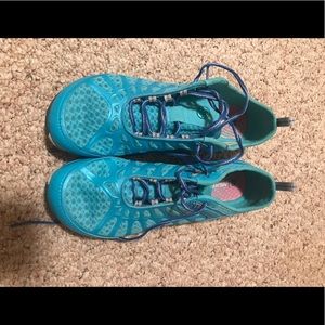 NWOT Merrell Road Glove sneakers